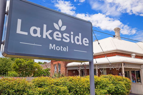 Hamilton Lakeside Motel - Flights 2