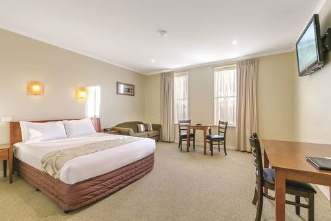 Lake Inn Ballarat - Flights 4