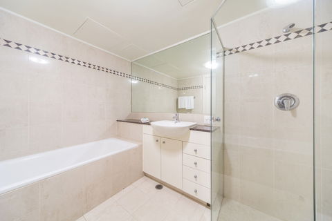 Astra Sydney CBD Pitt Street - Flights 1