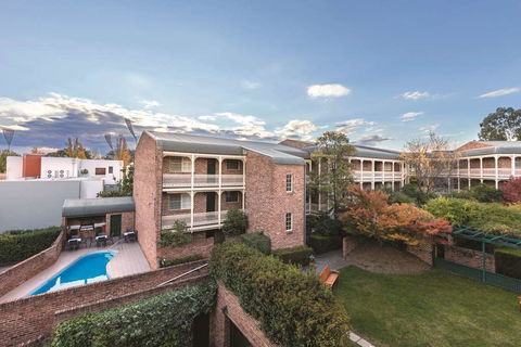 Adina Serviced Apts Canberra Kingston - Flights 1