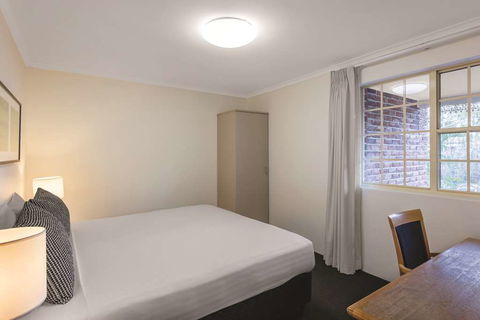 Adina Serviced Apts Canberra Kingston - Flights 9