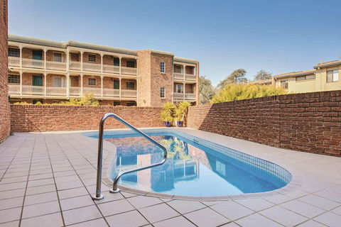 Adina Serviced Apts Canberra Kingston - Flights 11