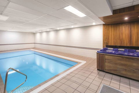 Adina Serviced Apts Canberra Kingston - Flights 13
