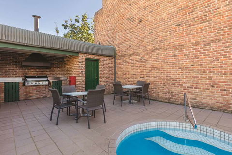 Adina Serviced Apts Canberra Kingston - Flights 14