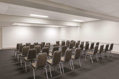 Adina Serviced Apts Canberra Kingston - Flights 16