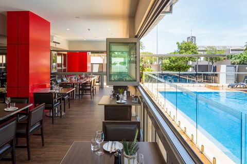 H On Smith Hotel - Flights 12