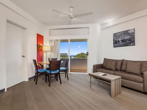 Novotel Darwin Atrium - Flights 6