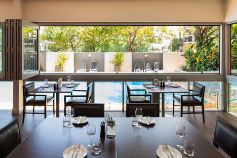 H On Smith Hotel - Flights 10