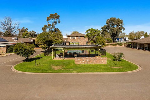 Quality Inn Carriage House - Flights 1