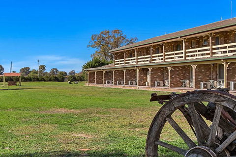 Quality Inn Carriage House - Flights 2