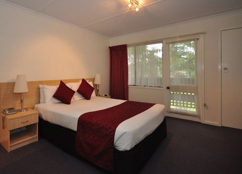 Edinburgh Motor Inn Warragul - Flights 1