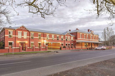 Lake Inn Ballarat - Flights 1