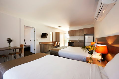 Adelong Motel - Flights 2