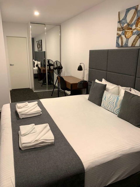 Adelaide Dress Circle Apartments - Flights 1