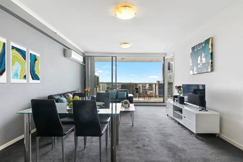 Astra Apartments Parramatta - Flights 12