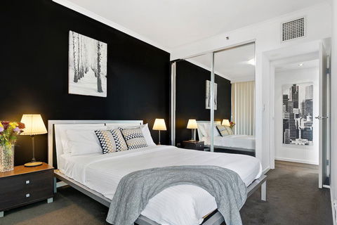 Astra Apartments Parramatta - Flights 15