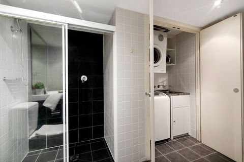 Astra Apartments Parramatta - Flights 17