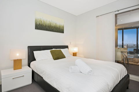 Astra Apartments Perth - Flights 3