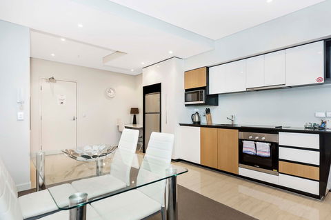 Astra Apartments Perth - Flights 8