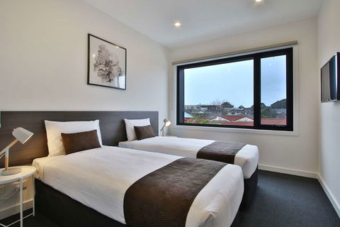 Quality Apartments Dandenong - Flights 2