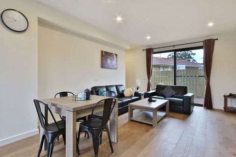 Quality Apartments Dandenong - Flights 4