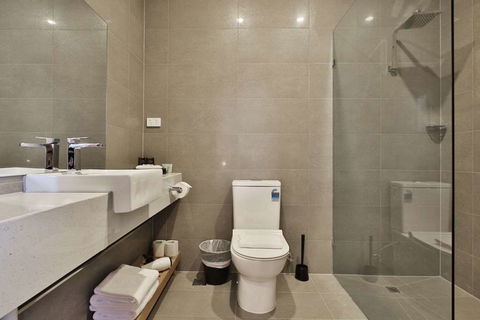 Quality Apartments Dandenong - Flights 7