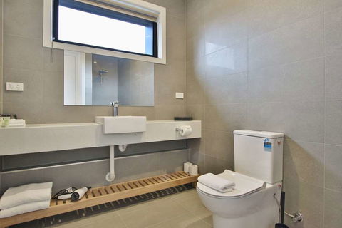 Quality Apartments Dandenong - Flights 8
