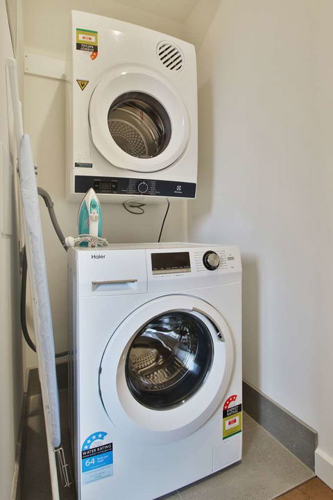 Quality Apartments Dandenong - Flights 10