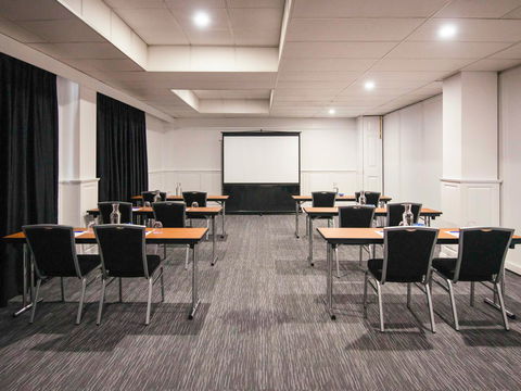 Ibis Styles Mt Isa Verona - Flights 9