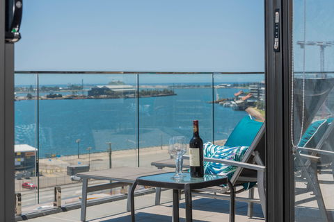 Astra Apartments Newcastle - Flights 15