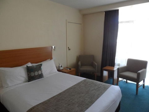 Admiralty Inn - Flights 8