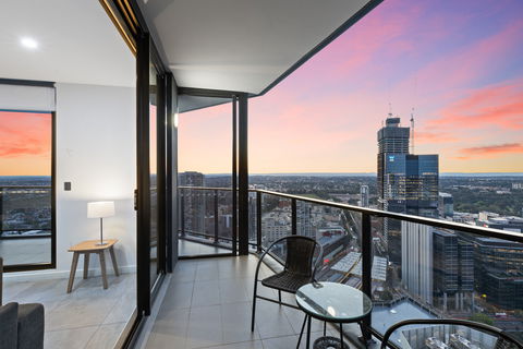 Astra Apartments Parramatta - Skyrise - Flights 2