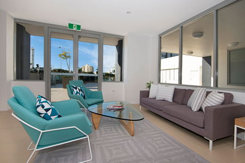 Allure Hotel And Apartments - Flights 1