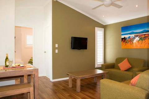 Darlington Beach Resort And Holiday Park - Flights 1