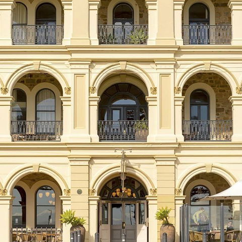 Largs Pier Hotel - Flights 1