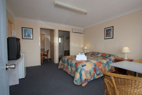Alexander Motel & Peppercorn Restaurant - Flights 0