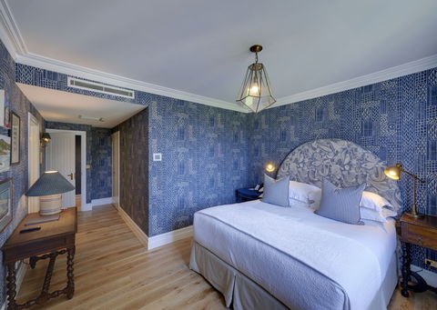 Halcyon House - Flights 11
