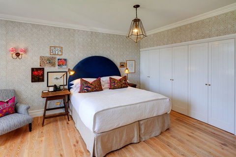Halcyon House - Flights 12
