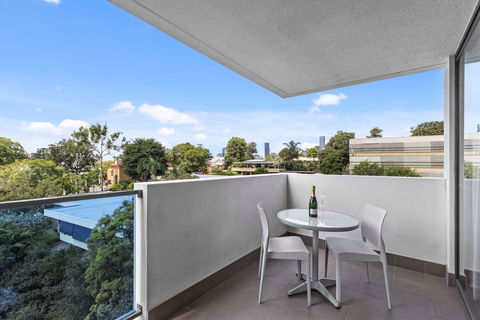 Quest Kelvin Grove - Flights 2