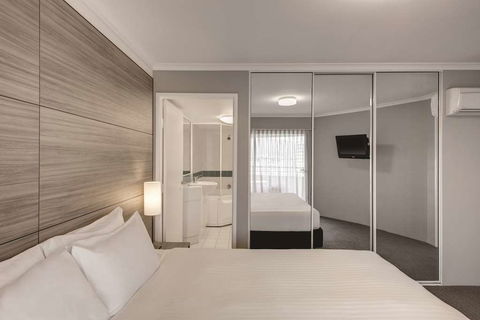Adina Serviced Apartments James Court - Flights 10