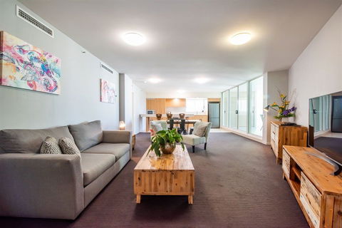 Lanai Riverside Apartments - Flights 8