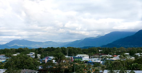 Holiday Inn Cairns Harbourside - Flights 4