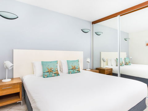 BreakFree Royal Harbour Hotel - Flights 10