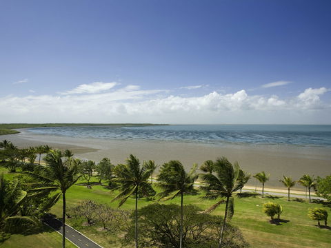 BreakFree Royal Harbour Hotel - Flights 17