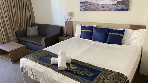 Peninsula Motor Inn - Flights 2