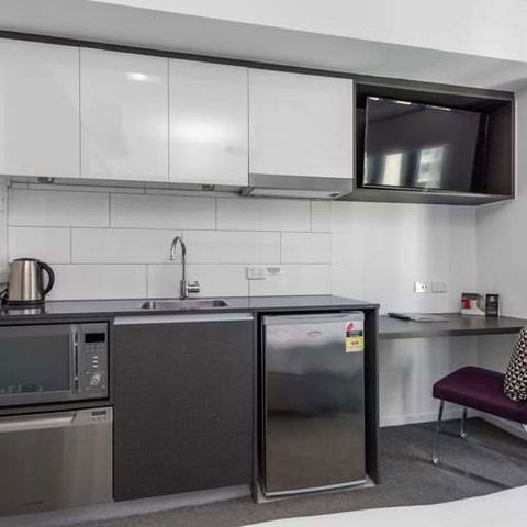 H On Mitchell Apartment Hotel - Flights 1
