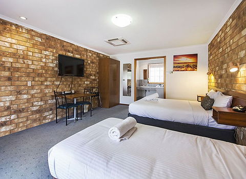 Clare Central Motel - Flights 1
