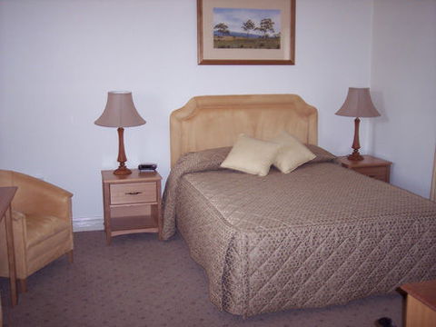 Ross Motel & Caravan Park - Flights 1