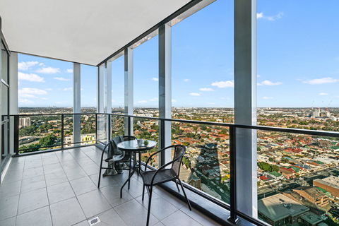 Astra Apartments Parramatta - Skyrise - Flights 1