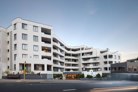 Central West End Apartments - Flights 2